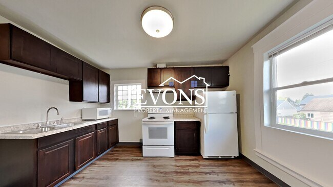 Building Photo - 723 S Sprague Ave