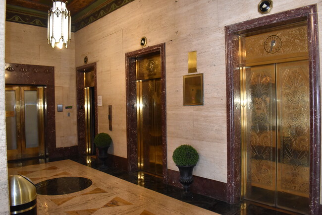 Elevators - 32 Peachtree St NW