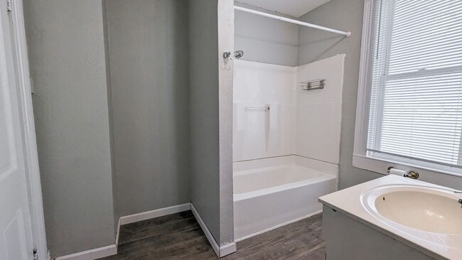 Building Photo - PRELEASING for AUGUST! Close to Campus; In-Unit Washer and Dryer