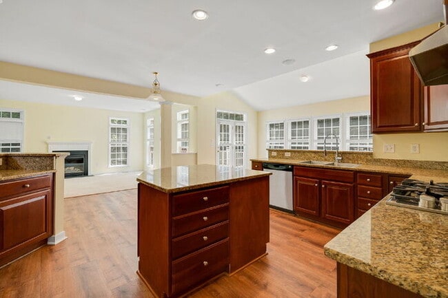 Building Photo - Spacious 5 Bedroom Home in Moseley – $3,800/mo