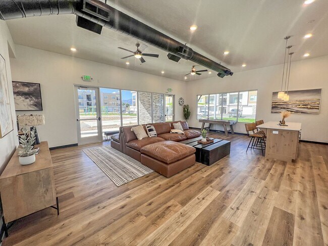 Building Photo - Charming Ashton Model Condo in Vista View:...