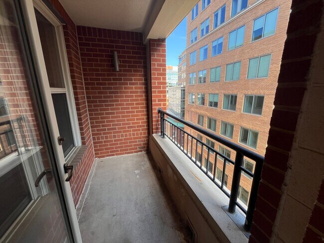 Building Photo - UPDATED Modern 1BR at The Artisan | Downto...