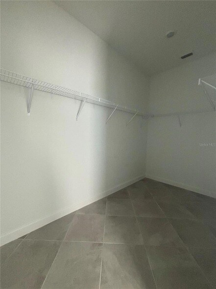 Building Photo - 7869 Lakes Edge Ln
