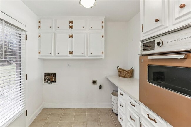 Building Photo - 2888 Bonanza Dr