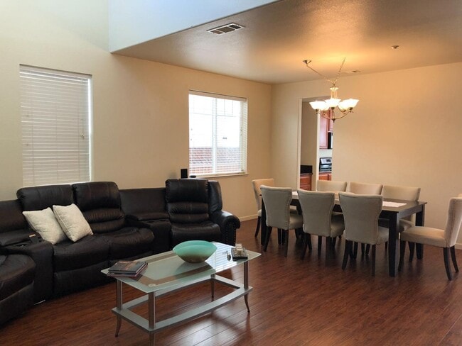 Building Photo - 1868 White Sands St