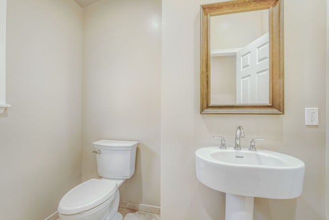 Building Photo - Freshly Updated Shoreline Home with New Carpet, Hardwood Floors & Private Yard