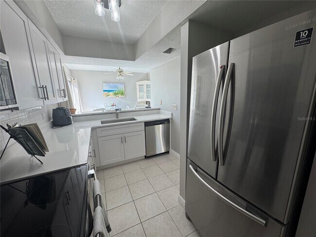 Building Photo - 621 Windrush Bay Dr