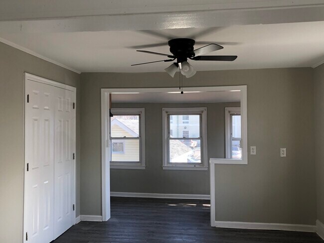 Building Photo - 2920 E Cold Spring Ln