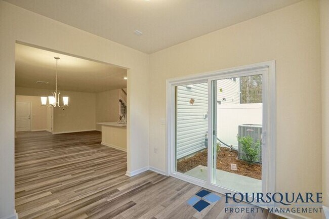Building Photo - Spacious 3-Bed End- Unit Townhome with Mod...