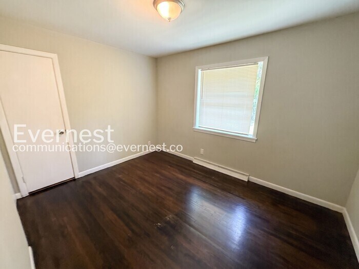Building Photo - 9825 Maple Ln