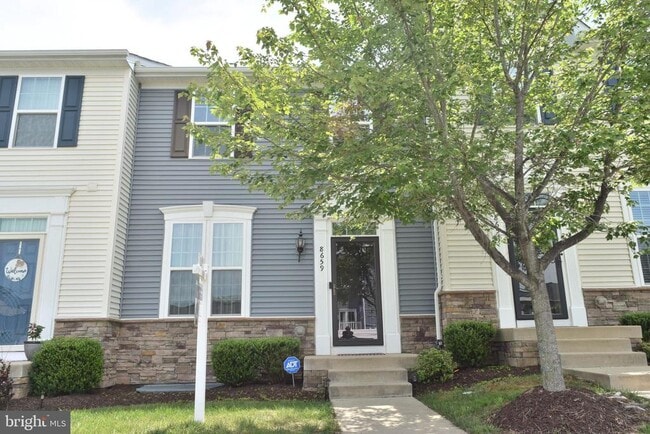 Building Photo - 8659 Rosecrans Ln