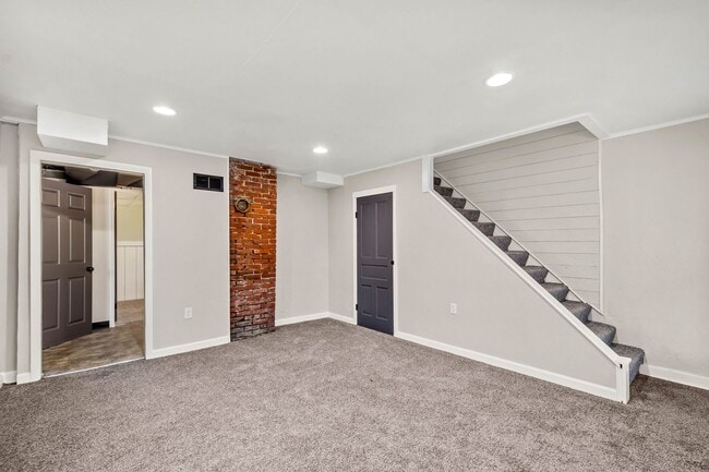Building Photo - Stunning 3 bedroom home in South Park avai...