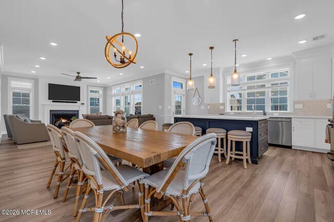 Building Photo - 13 5th Ave