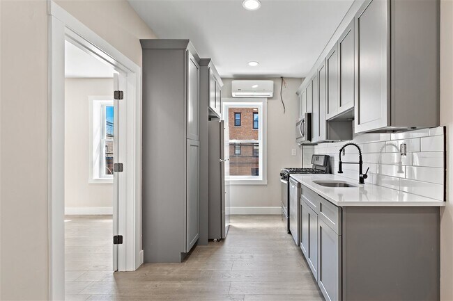 Building Photo - 197 Woodward St