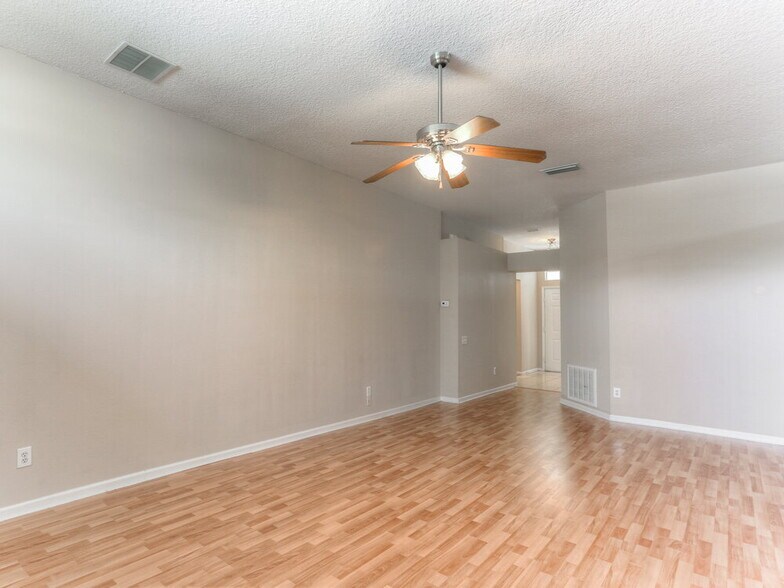 Building Photo - 10422 Hunters Haven Blvd