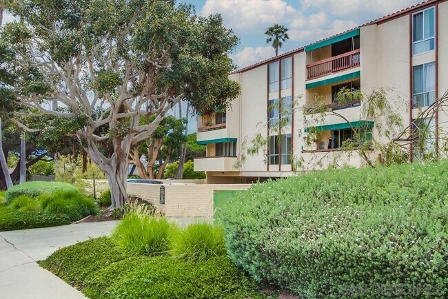 Building Photo - 6333 La Jolla Blvd