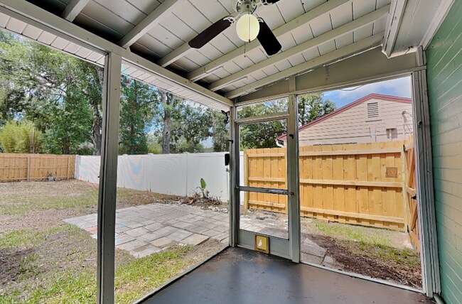 Building Photo - 2124 Valencia Rd