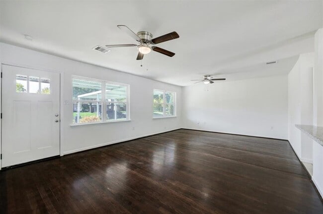 Building Photo - 2534 Roy Cir