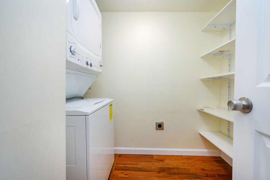 Building Photo - 85 Brainerd Rd