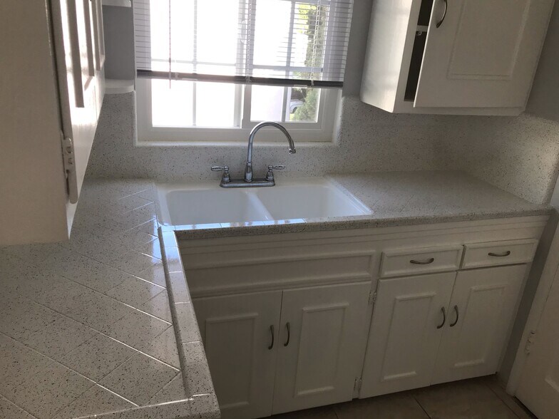 Kitchen - 1114 N Sweetzer Ave