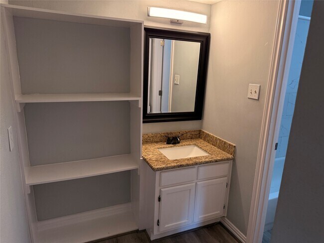 Building Photo - 10555 Turtlewood Ct