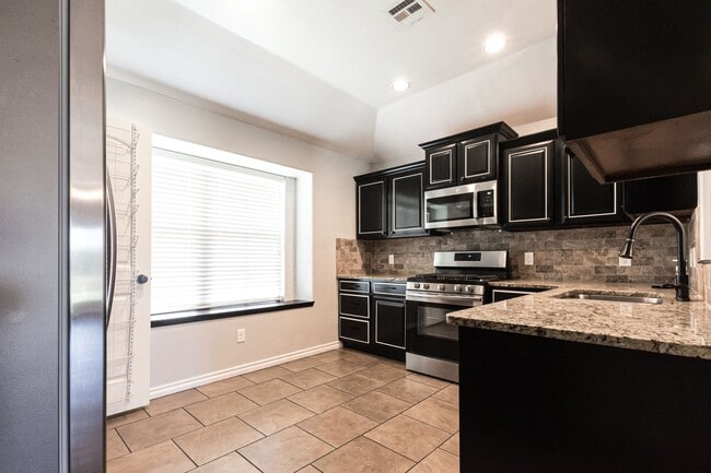 Building Photo - Lakeside Retreat - Newly Remodeled 3-Bedro...