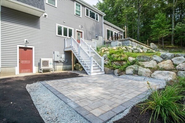 Building Photo - 14 Norway Farms Dr