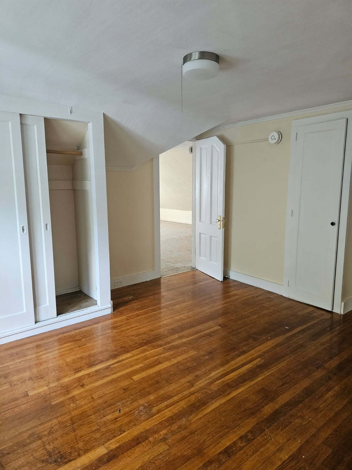 Building Photo - 10 Beach St