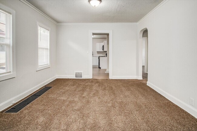Building Photo - 6210 Agnes Ave