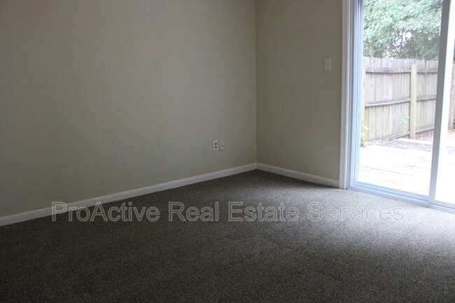 Building Photo - 965 Banyan Dr
