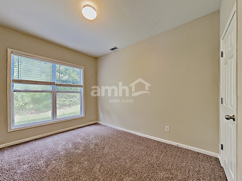 Building Photo - 2313 Worrall Hill Dr