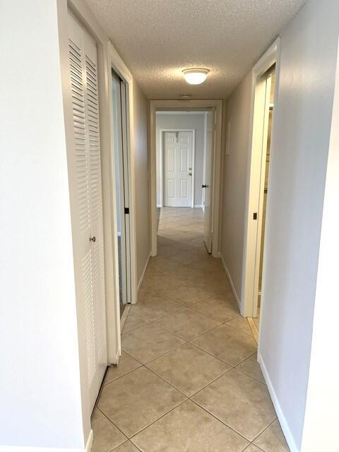 Building Photo - 1202 S Drive Cir
