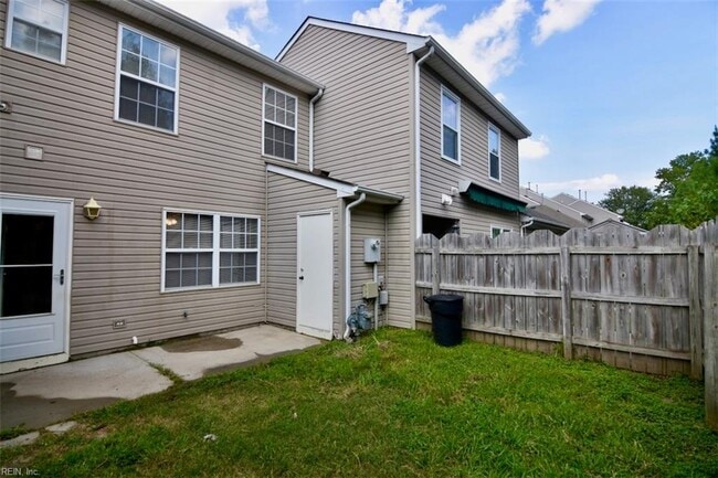 Building Photo - 145 Horse Run Dr