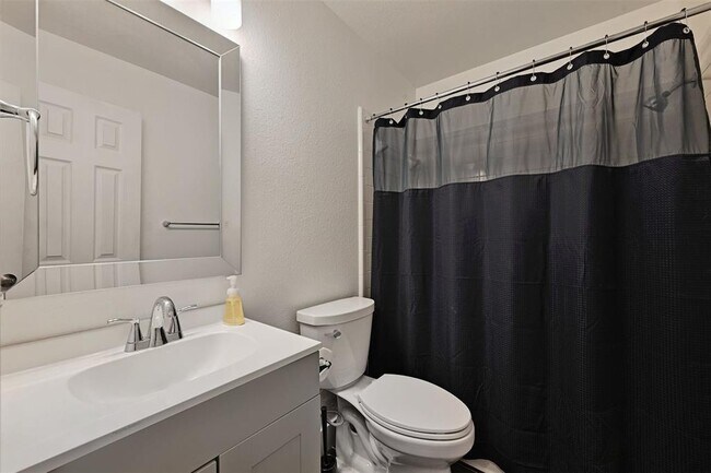 Building Photo - 610 Basil Dr