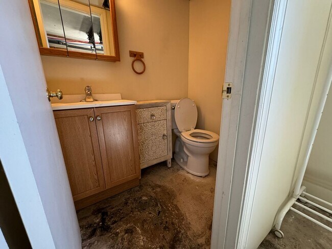 Building Photo - Mary Lou Molnar 111