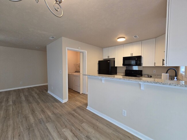 Building Photo - 6780-1 Willowbrook Dr ~ Stewarts Creek