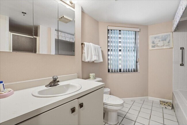 Building Photo - 5611 Gulf of Mexico Dr