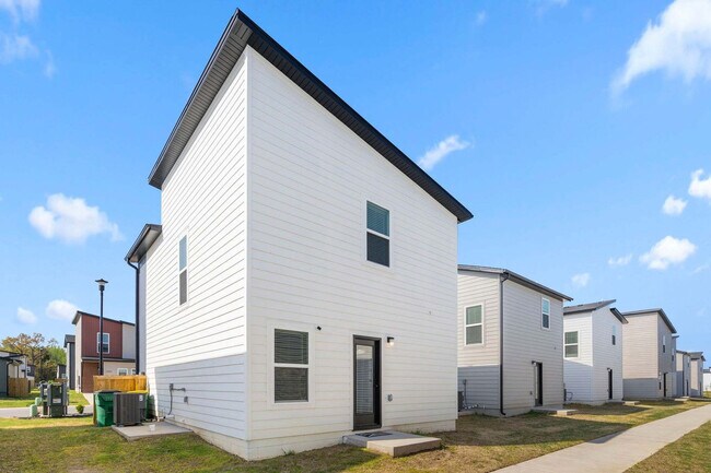 Building Photo - 1060 Indiana Ave