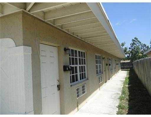 Building Photo - 724 Truman St