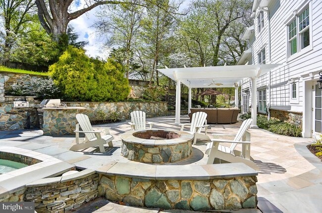 Building Photo - 6329 Linway Terrace