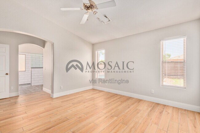 Building Photo - 3381 E Flamingo Ct