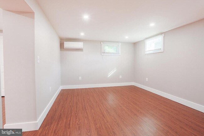 Building Photo - 21411 Montgomery Ave