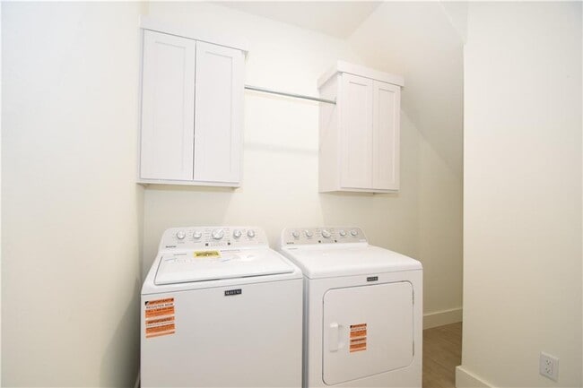 Building Photo - 421 Azurite Rd