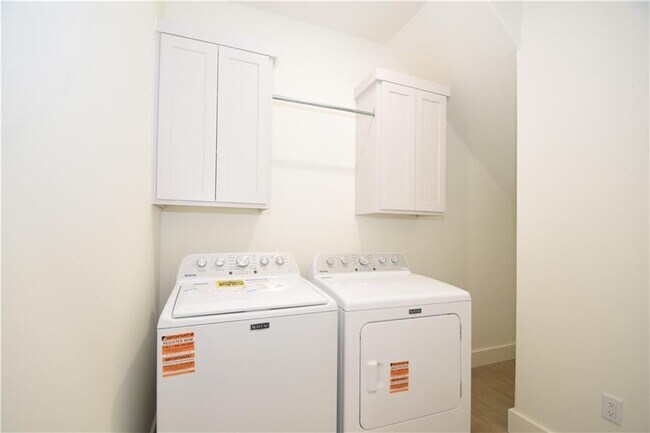 Building Photo - 460 Azurite Rd