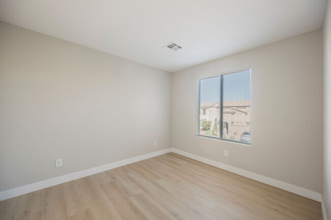 Building Photo - 6075 Las Nubes Dr