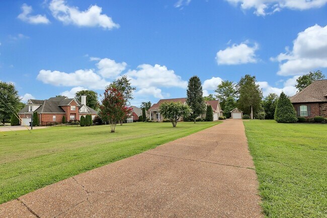 Building Photo - 614 Greene Dr