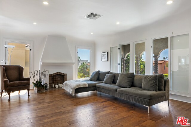 Building Photo - 838 S Curson Ave