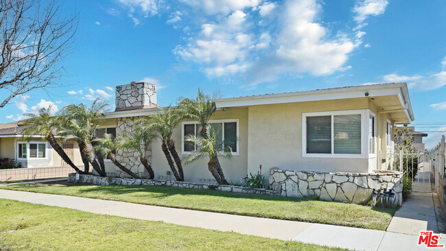 Building Photo - 5320 W 57th St
