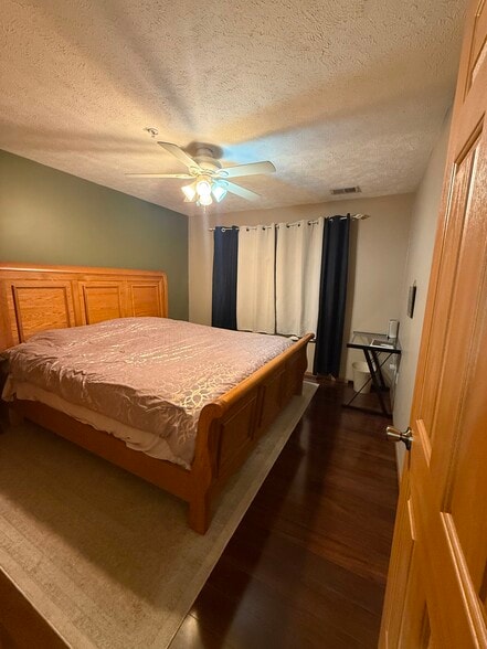 Building Photo - 421 Creekside Dr