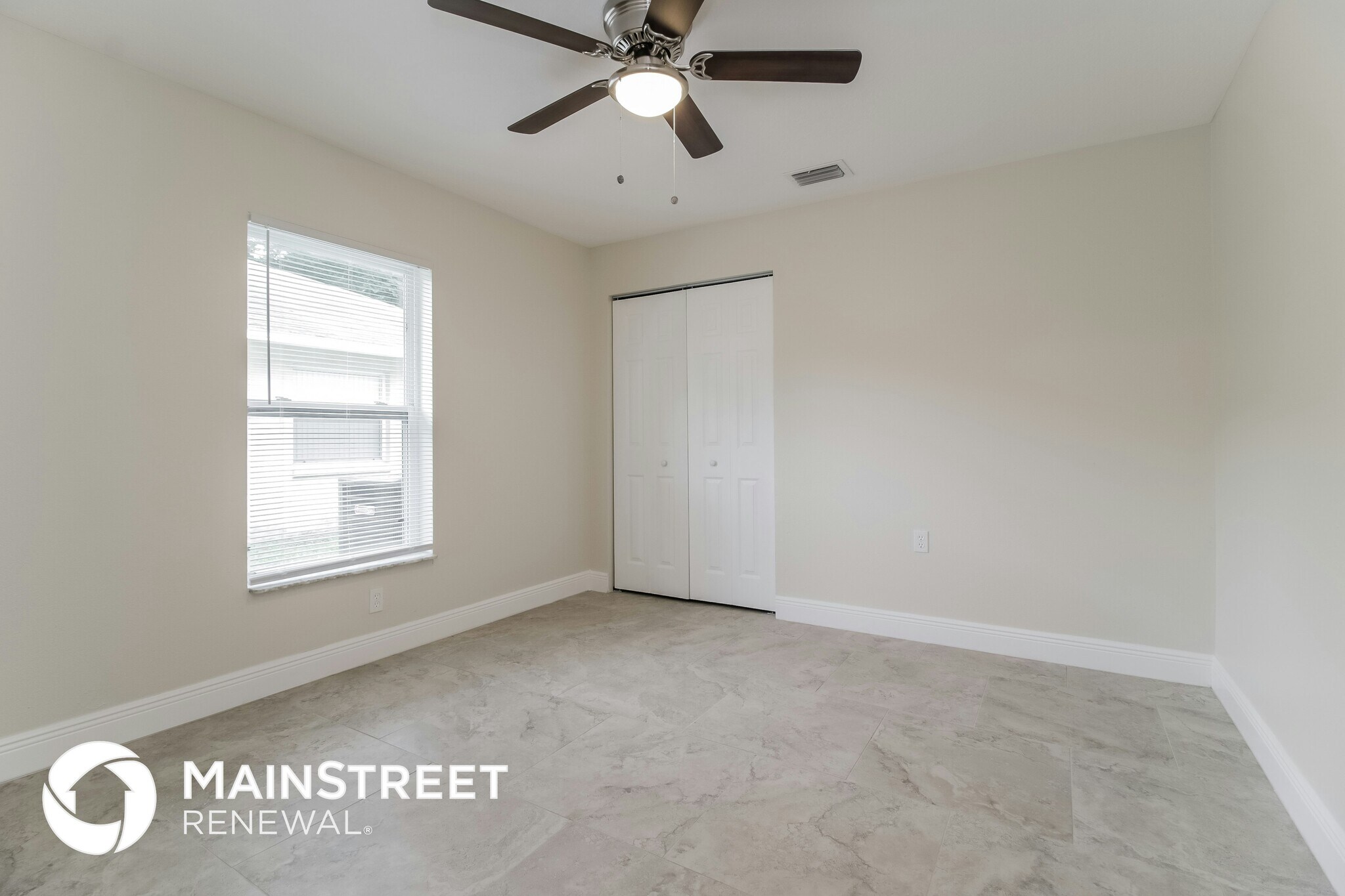 Building Photo - 312 Oak St